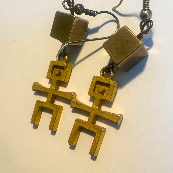 Vintage Gold Tone Drop Earrings Stick Figure awesome Pierced Earrings - Picture 1 of 6